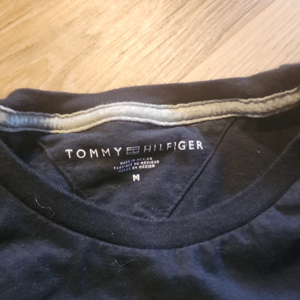 Tommy Hilfiger Navy‎ Tee with Logo - Picture 2 of 3